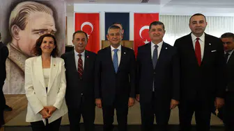 Antalyalı Vekillerden Yeni Parti Çıkarması!