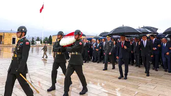Özgür Özel Liderliğinde YENİ Parti kurucular Kurulu Anıtkabir'i Ziyaret Etti