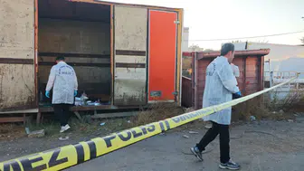 Antalya'da Acı Olay! Konteynerin Yanında Hareketsiz Bulundu