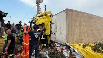 Mersin'de Tır Faciası: 16 Yaşındaki Çocuk Can Verdi