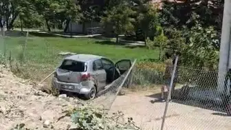 Erdemli'de Zincirleme Kaza: Otomobil Bahçeye Uçtu