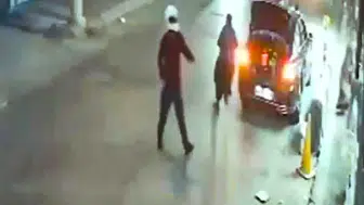 Adana'da Kasklı Saldırgan İş Yerine Kurşun Yağdırdı! Kameralar Saniye Saniye Kaydetti
