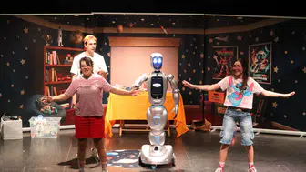 Tiyatroda Yapay Zeka Devrimi: İnsansı Robot 'Ada 7' Başrolü Kaptı!
