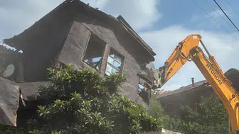 Burdur'da Risk Oluşturan Tehlikeli Bina Yıkıldı