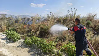 Burdur'da Otluk Alanda Yangın: 20 Dekar Alan Zarar Gördü