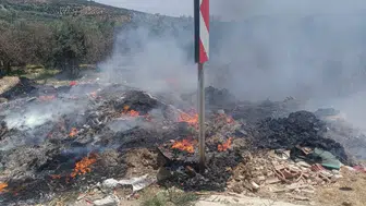 Hatay'ın Altınözü İlçesinde Çöplük Yangını Büyümeden Söndürüldü