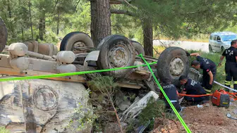 Burdur'da Beton Mikseri Devrildi: 2 Yaralı