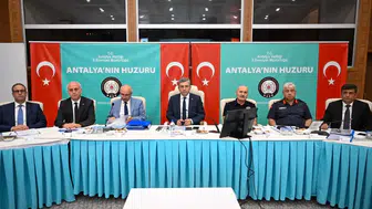 Antalya'da Sokak Hayvanları İçin Kritik Toplantı: Barınaklar ve Rehabilitasyon Süreçleri Görüşüldü