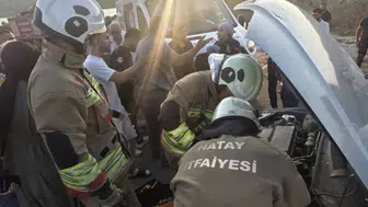 Hatay'da Feci Kaza! İki Otomobil Çarpıştı, 6 Kişi Yaralandı