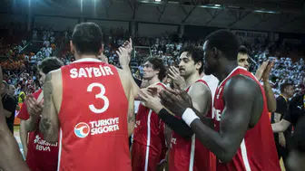12 Dev Adam Grup Liderliğini Garantiledi: 82-75