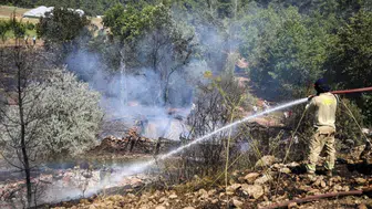 Konyaaltı'nda Korkutan Yayla Yangını: 3 Ev ve 2 Ambar Küle Döndü