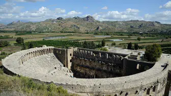 Aspendos'ta 2 Bin Yıllık Tiyatro Caddesi Keşfedildi