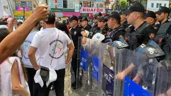 Hakkını Arayan Öğretmenlere Polisten Sert Müdahale! Çok Sayıda Gözaltı