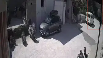 Rüzgar Ağacı Devirdi! Park Halindeki Kamyonet Zarar Gördü
