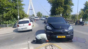 Manavgat'ta Yanlış Yol Seçimi Kaza Getirdi: Lüks Otomobil Çarpıştı