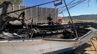Aksu’da Korkutan Yangın! Karaya Çekili Tekne Yandı