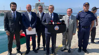 Antalya Valisi Şahin'den Denizlerdeki Kirlilikle Mücadele Açıklaması