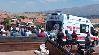 Antalya'da Tır ile Traktör Çarpıştı: 71 Yaşındaki Sürücü Can Verdi