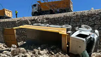 Yol Yapım Sahasında Feci Kaza: Korkuteli-Fethiye Yolunda Devrilen Kamyonun Sürücüsü Öldü