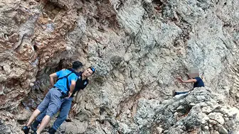 Falezlerin Dik Yamacında Mahsur Kaldı, Ekipler 1 Saatte İkna Edebildi