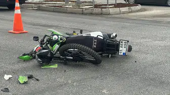 Burdur'da Otomobille Çarpışan Motosiklet Sürücüsü Yaşam Mücadelesi Veriyor