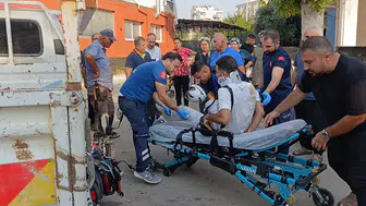 Adana'da Pikap ile Motosiklet Çarpıştı: 1 Yaralı