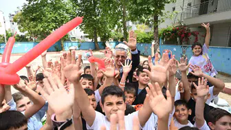Kemer’de Eğitimci Başkandan Öğrencilere Sürpriz