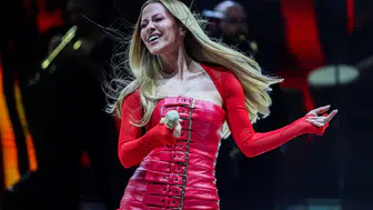 Antalya’da 30 Ağustos Coşkusu: Derya Uluğ’dan Unutulmaz Konser!