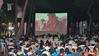 Konyaaltı'da Açık Havada Sinema ve Tavla Keyfi