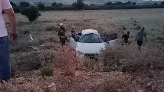 Kontrolden Çıkan Otomobil Tarlaya Uçtu! Sürücü Mucize Eseri Kurtuldu