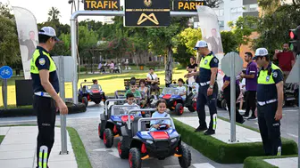 Minikler Direksiyon Başına Geçti: Trafik Kurallarını Öğrendi!