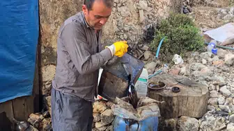 Kaş'ta Ateşte Terletilen Sedir Katranın Kilosu 1000 Lira