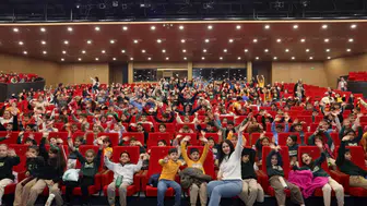 Mersin Şehir Tiyatrosu’ndan Rekor Sezon! 45 Bini Aşkın Seyirciyle Perdeleri Kapattı