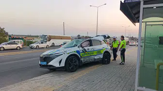Mersin'de Zincirleme Kaza: Polis Aracı Takla Attı, 2 Yaralı