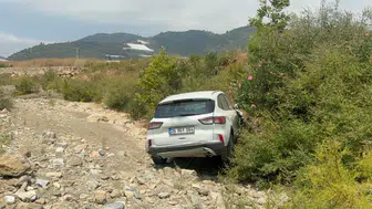 Gazipaşa'da Direksiyon Hakimiyeti Kaybolan Araç Dereye Düştü: 1 Yaralı