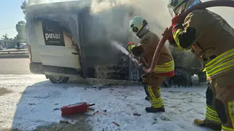 Hatay’da Seyir Halindeki Minibüs Alev Alev Yandı!