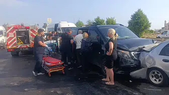Antalya Manavgat’ta Zincirleme Kaza: 6 Araç Birbirine Girdi, 17 Yaralı
