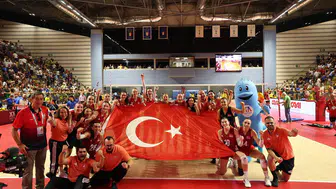 30 Ağustos Zafer Bayramı'nda Atanın Kızlarından Zafer Gibi Şampiyonluk!