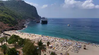 Alanya'da Sıcak Alarmı! 33 Derecede Plajlar ve Tekne Turları Doldu Taştı
