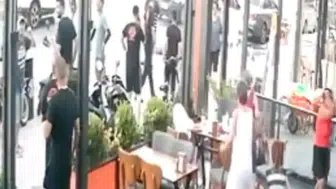 Ekmek İndirirken Otomobil Çarptı: Metrelerce Savruldu