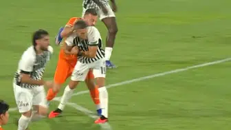 Alanyaspor - Beşiktaş Maçındaki Pozisyon İngiliz Basınında! Hakem Kararları Eleştirildi