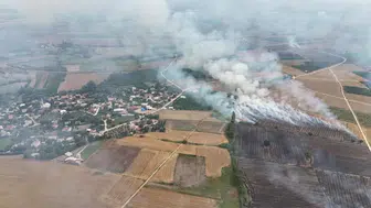 Adana Kozan'da Anız Yangınları Mahalleyi Duman Altında Bıraktı
