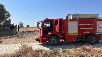 Arsuz’da Korkutan Kaza! Otomobil Ağaca Çarptı, Sürücü Yaralandı