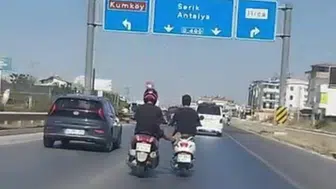 Manavgat D-400'de Ayağıyla Önündeki Motosikleti İtmeye Çalıştı