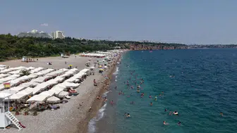 Akdeniz'in Mavi Sularına Sığındılar