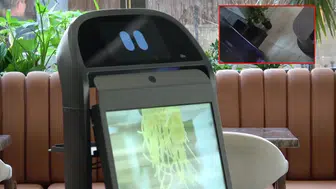 Servis Robotu 'Gayretli' Merdivenden Düştü! Yönetim 3 Gün Kafa İzni Verdi