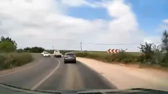 Bursa'da Virajı Alamayan Otomobil kontrolden Çıktı: Kaza Anı Kamerada!
