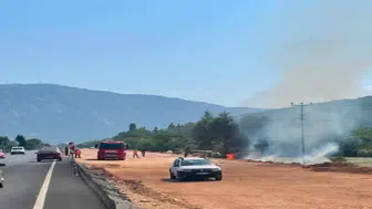 Muğla Menteşe'de Yol Kenarında Yangın: Ekipler Seferber Oldu