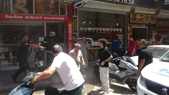 Antalya'da Kaynak Kıvılcımı Yangın Çıkardı: 2 Dükkan Yandı