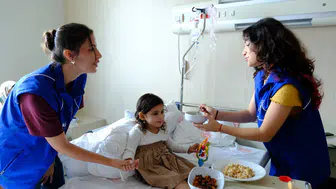 Mersin'de Gönüllü Gençlerden Anlamlı Ziyaret: Hastalara Moral Oldular!